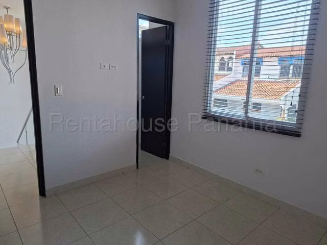 SE ALQUILA CASA DE 2 NIVELES EN LA ALAMEDA - Imagen 6