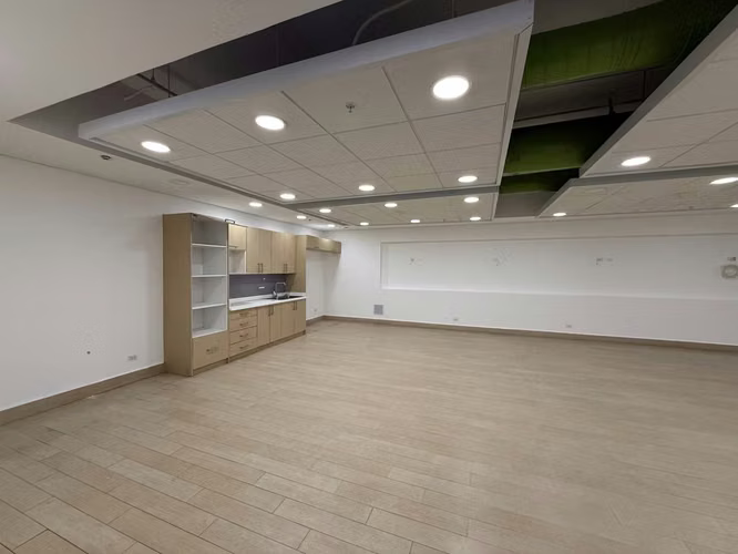 Oficina Corporativa de 1,480 m² en Costa del Este PH GMT Lista con Acabados