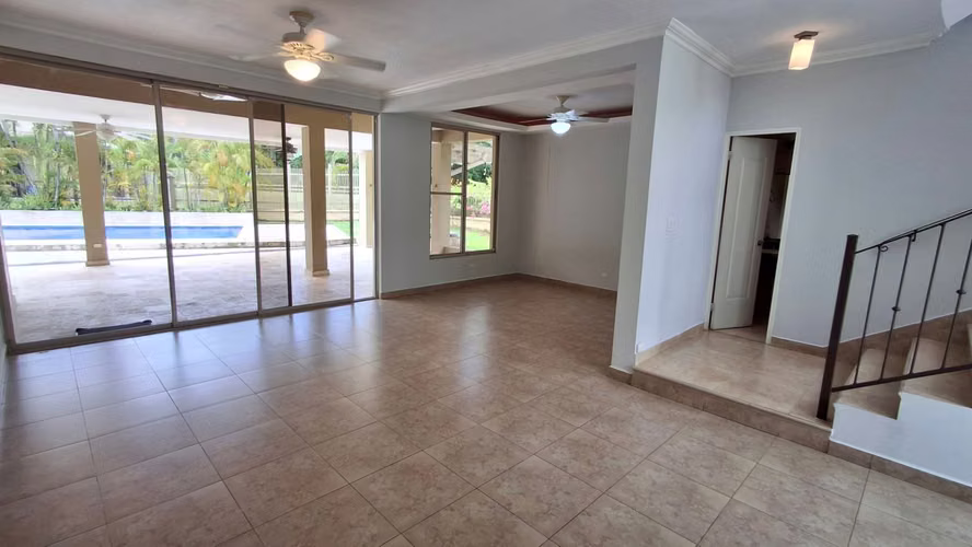 Embassy Gardens. 555mts 4r 3.5b estudio piscina $755,000.00neg  - Imagen 13