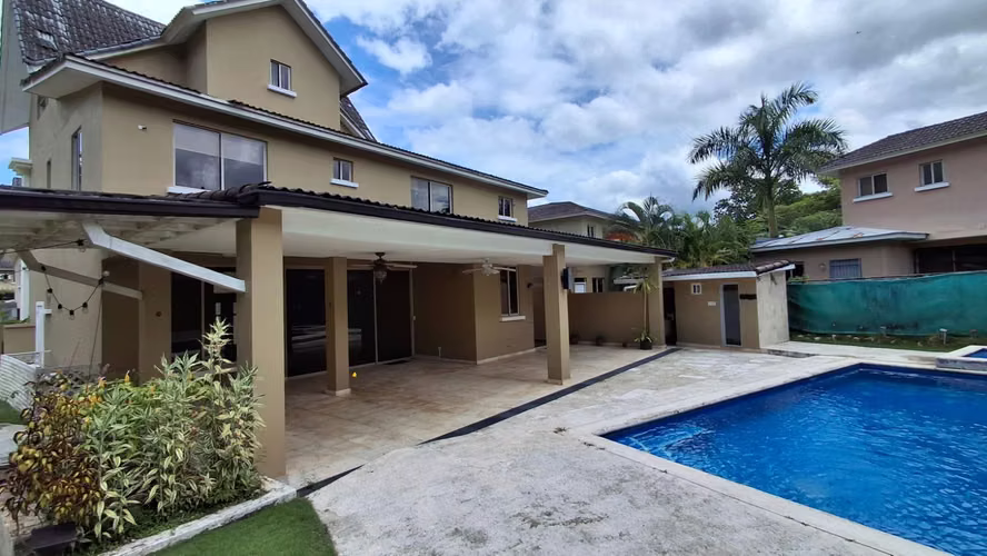 Embassy Gardens. 555mts 4r 3.5b estudio piscina $755,000.00neg  - Imagen 9