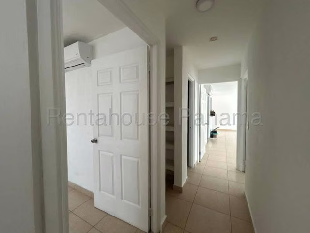 Apartamento en Alquiler en Costa del Este JG