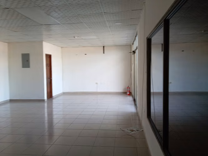 PLAZA LAS PALMAS, ALQUILA LOCALES COMERCIALES PLANTA BAJA B/. 500.00 MAS ITBM