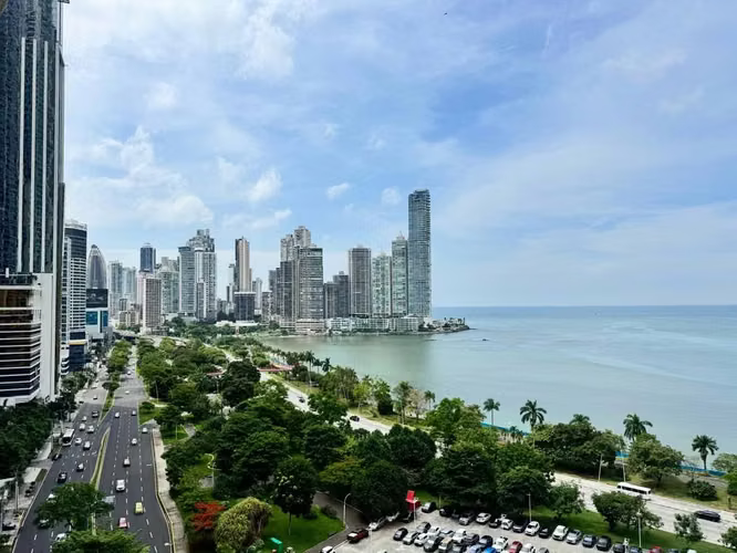 ALQUILER APARTAMENTO AMOBLADO – MARBELLA / AVENIDA BALBOA (disponible 18 de septiembre) - C.J.