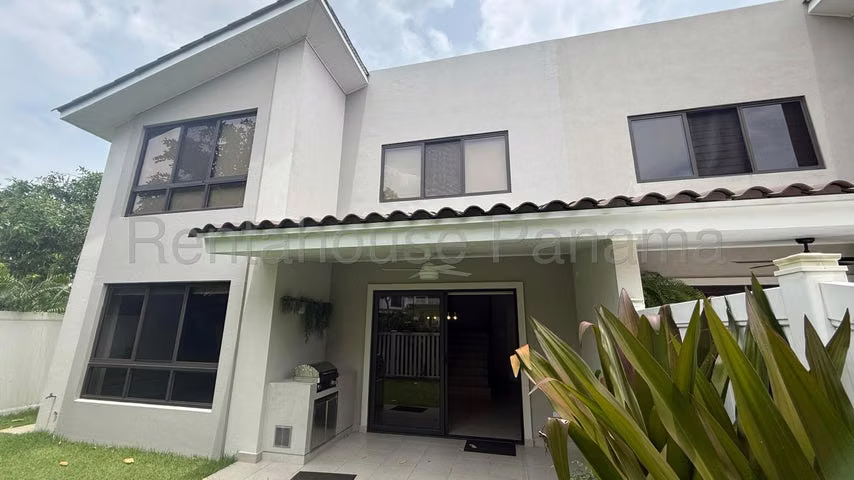 Sale House in Cavana, Paseo del Norte IH27-2518