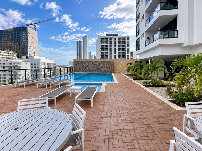 VENTA APARTAMENTO FULL AMOBLADO EN BELLA VISTA 3 RECAMARAS TM