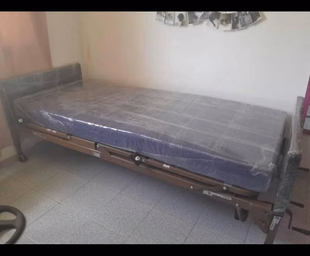  ¡EN VENTA! Cama Hospitalaria Manual con Colchón  - Imagen 2