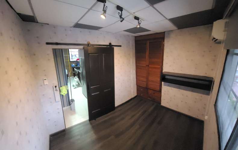 OPORTUNIDAD, ALQUILER. BETANIA, 700 USD Amoblado. no Nego. NO TIENE AREA SOCIAL - Imagen 3