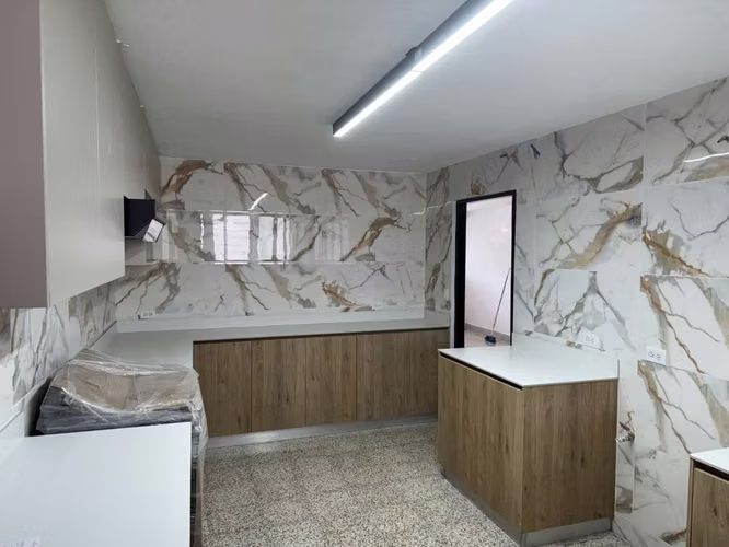 Apartamento en Obarrio I vacío I 3 Rec I con balcón y recien remodelado 
