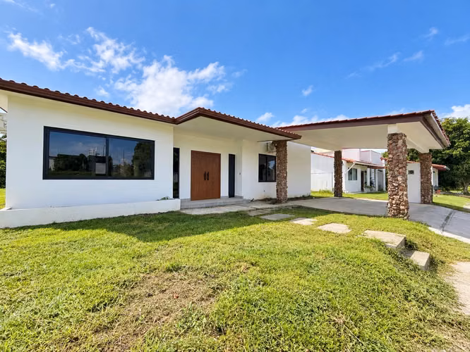 Casa nueva con piscina y jacuzzi en Malibu Beach Resort, Gorgona - Imagen 1