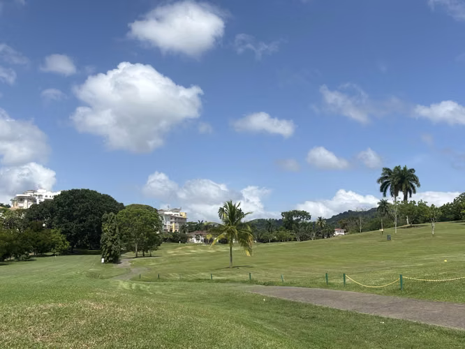 Exclusivo Apartamento en Tucán Country Club | Vista Verde, Amplio Balcón y Membresía de Golf Incluida - Imagen 18