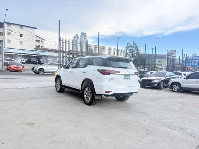 Toyota Fortuner 2023 - Imagen 4