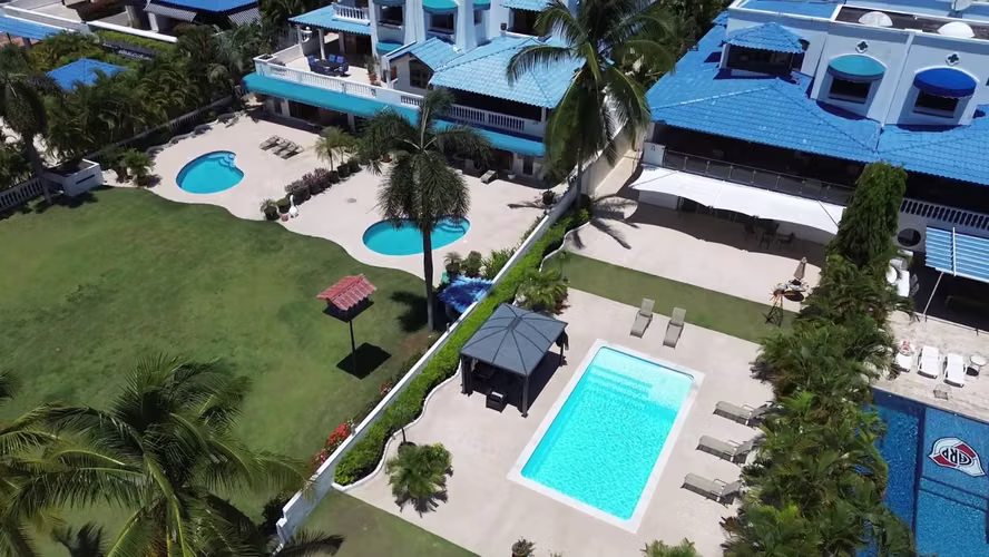 Villa de 3 niveles frente al mar con piscina privada en Playa Blanca - Imagen 2
