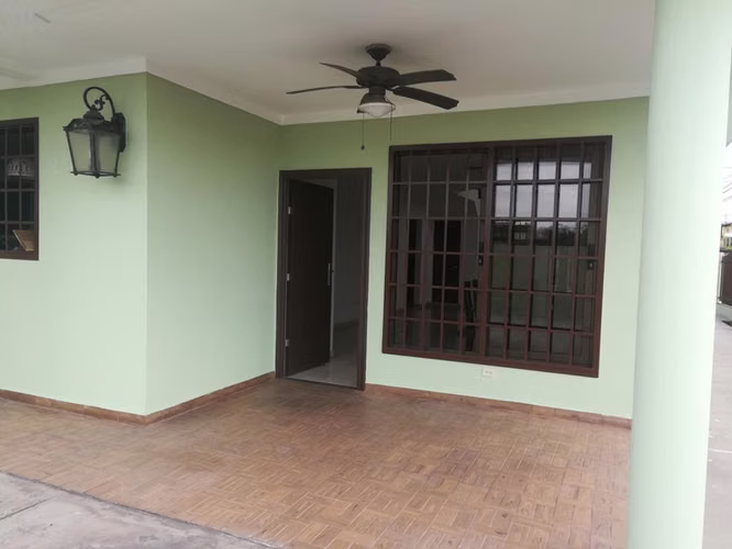VENDO Casa de ESQUINA en Mesetas, Brisas del Golf. 333m2