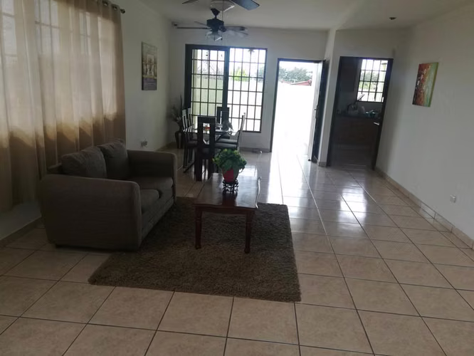 VENDO Casa de ESQUINA en Mesetas, Brisas del Golf. 333m2