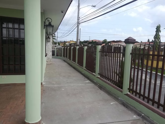 VENDO Casa de ESQUINA en Mesetas, Brisas del Golf. 333m2