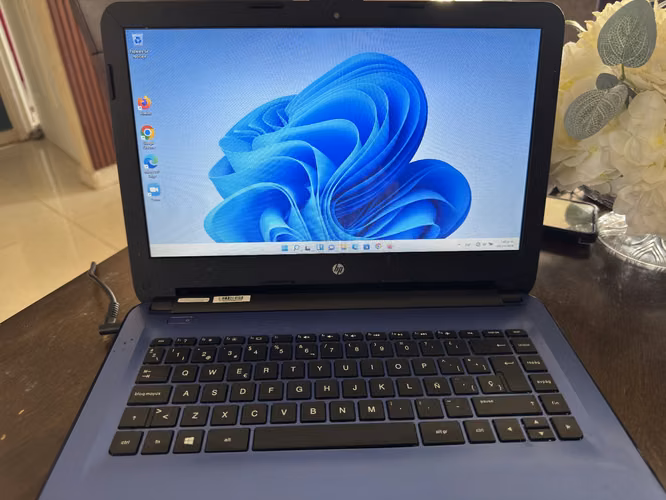 Laptop Hp 14-am017la azul 