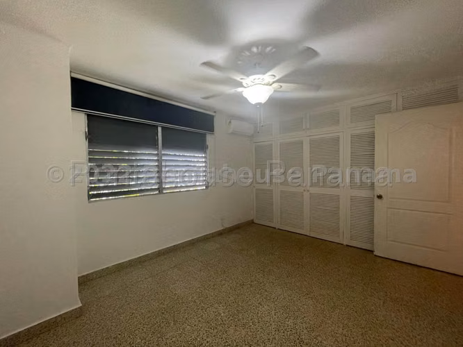 Venta Apartamento Bella Vista - 150mts. cómodo e iluminado  - Imagen 12