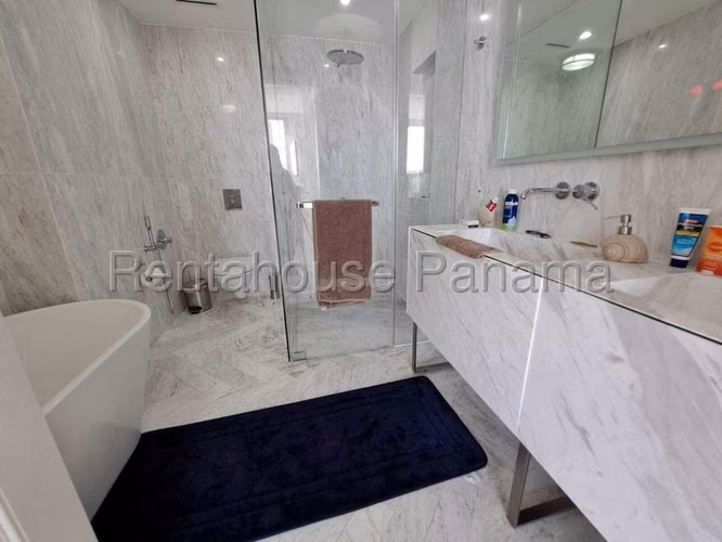 Vendo Apartamento en Marbella LC27-2494