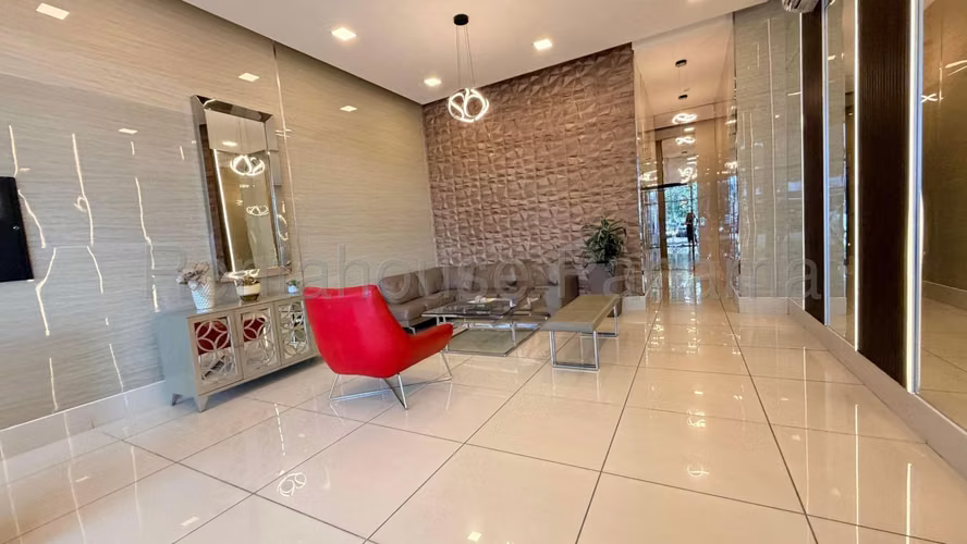 Se Vende Apartamento en Via España MDV27-2491