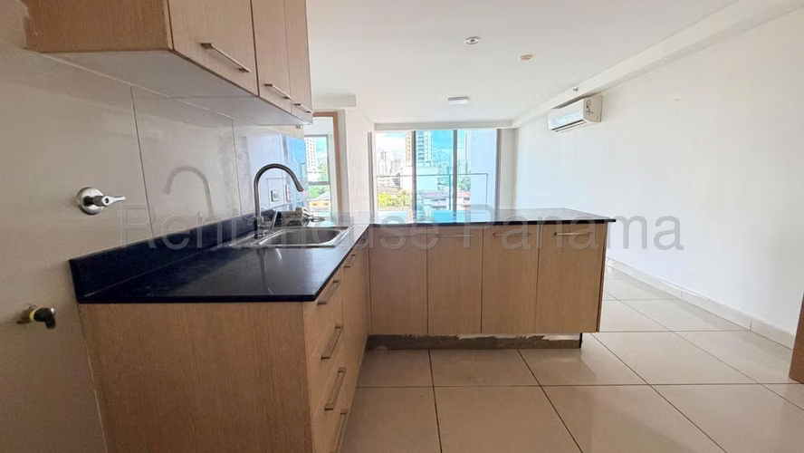 Se Vende Apartamento en Via España MDV27-2491
