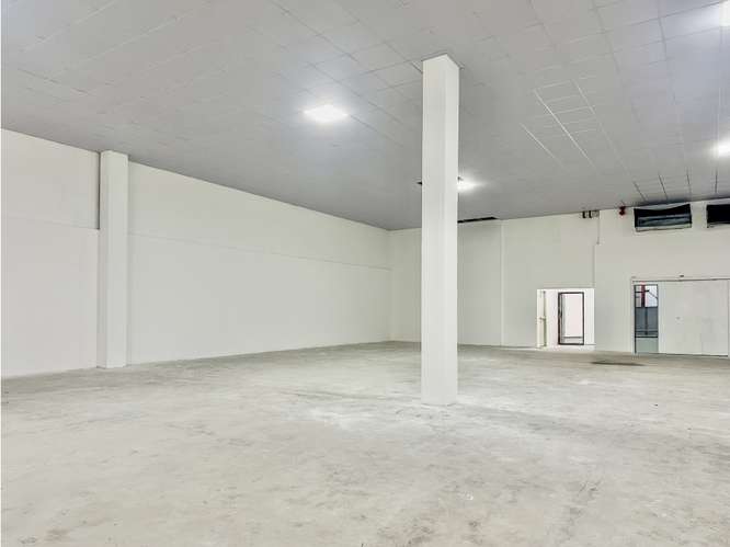 Alquiler de Local Comercial en Parque Lefevre