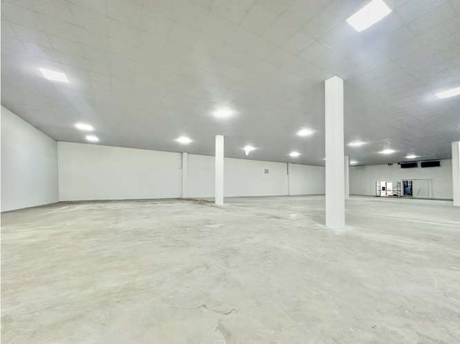 Alquiler de Local Comercial en Parque Lefevre