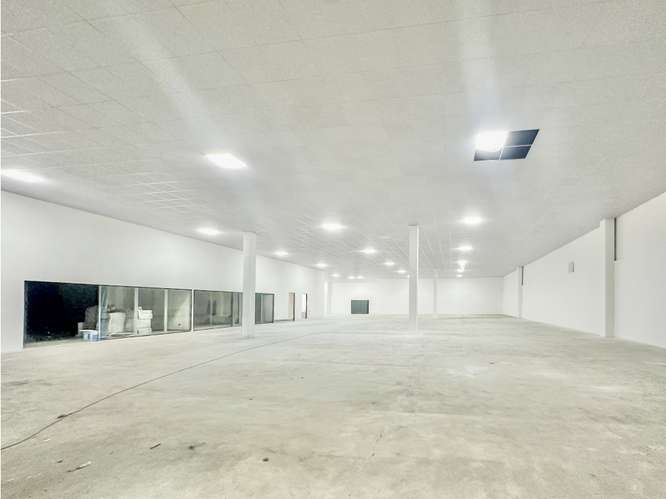 Alquiler de Local Comercial en Parque Lefevre
