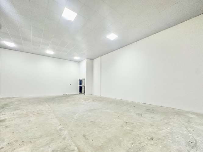 Alquiler de Local Comercial en Parque Lefevre
