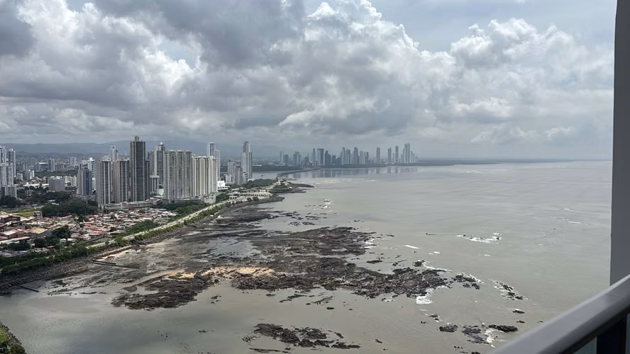 Loft Doble Altura en  Punta Pacífica | Piso alto 205 m² | 2 Rec - Imagen 2