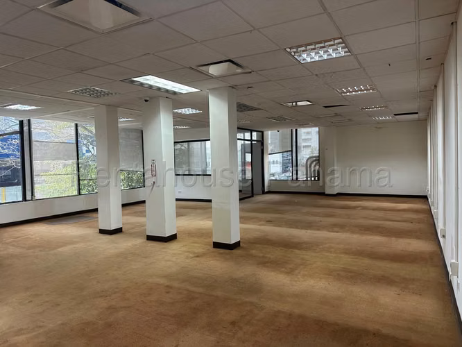 Oficina en Alquiler en Obarrio 485 m² LR