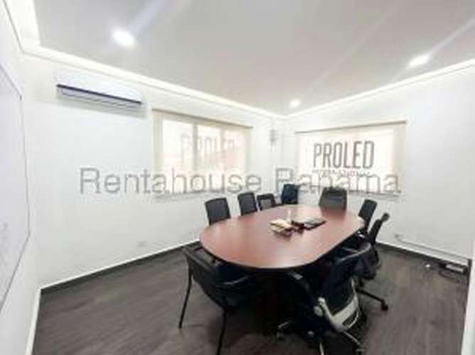 27-2550RGG Parque Lefevre Galera en alquiler. A pie de calle. 500m2 en total. Showroom oficinas. Céntrica. 