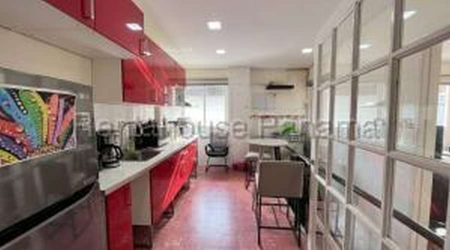 27-2550RGG Parque Lefevre Galera en alquiler. A pie de calle. 500m2 en total. Showroom oficinas. Céntrica. 