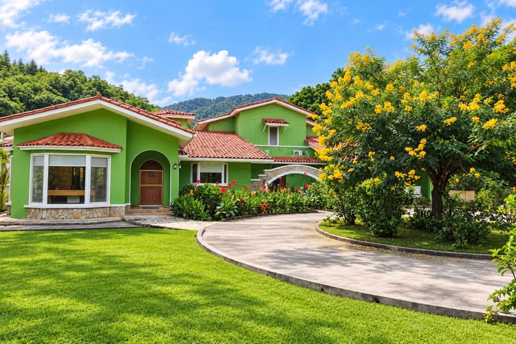 Villa Fontanella — Propiedad de montaña llave en mano con energía solar en Altos del María