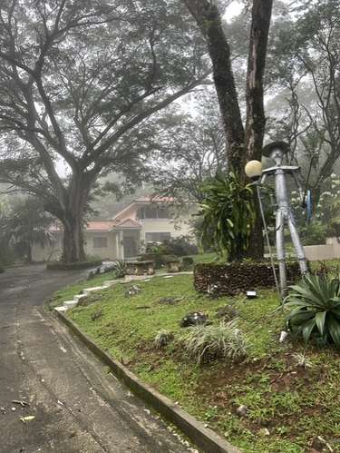 Beautiful mountain home for long-term rent in Alto del Maria, Panama / Casa de montaña en alquiler- Altos del Maria