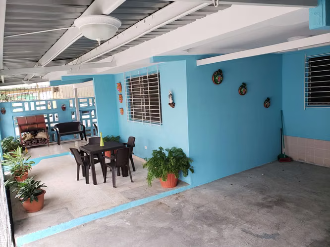 DOS PERSONAS AMOBLADA ($225.00/pers/mes) INCLUYE SERVICIOS LUZ, AGUA, GAS Y CABLE