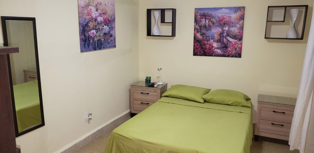 DOS PERSONAS AMOBLADA ($225.00/pers/mes) INCLUYE SERVICIOS LUZ, AGUA, GAS Y CABLE