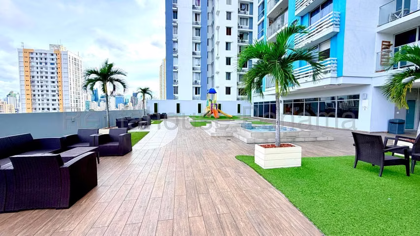 Venta de Apartamento Via España, PH Torres de Castilla 27LGG2490