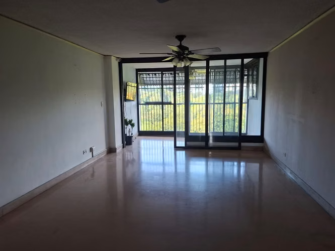 Venta de Amplió Apartamento Frente al Parque Omar