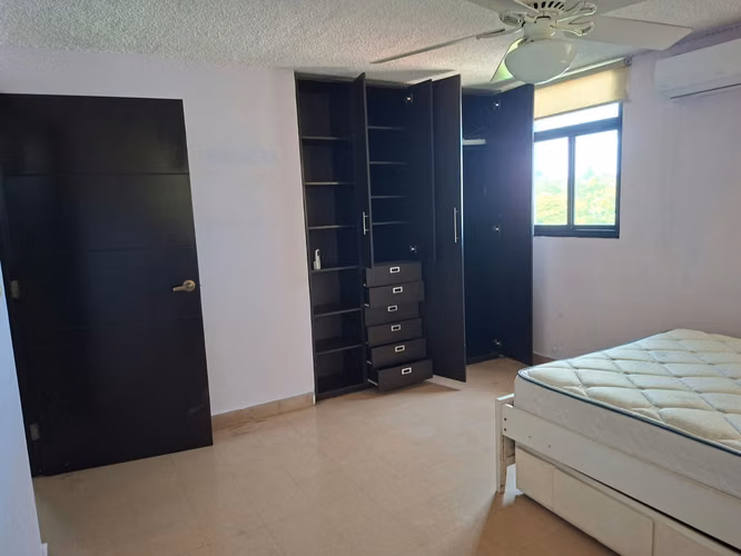 Venta de Amplió Apartamento Frente al Parque Omar - Imagen 4