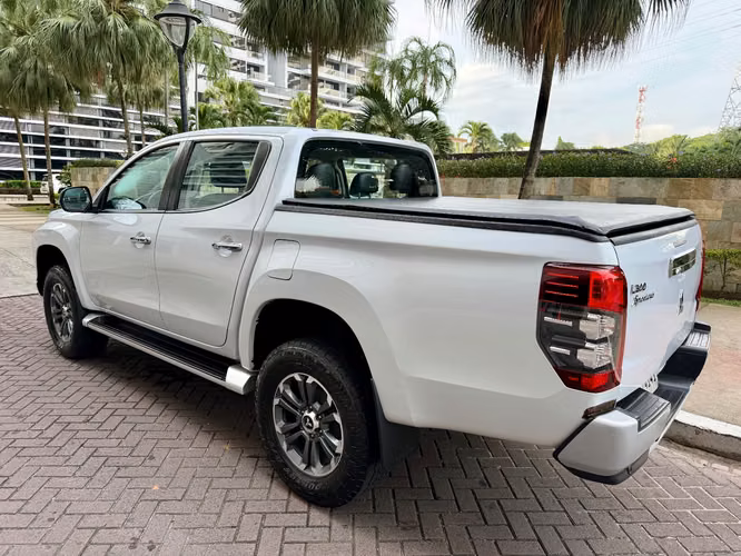 Mitsubishi L-200 Sportero 4x4 Full Extras  - Imagen 3
