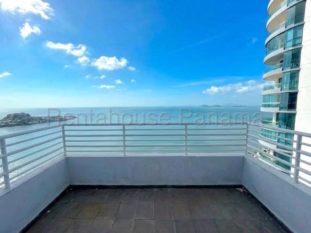 Sale of Penthouse Apartment in Paitilla 26LGG4209