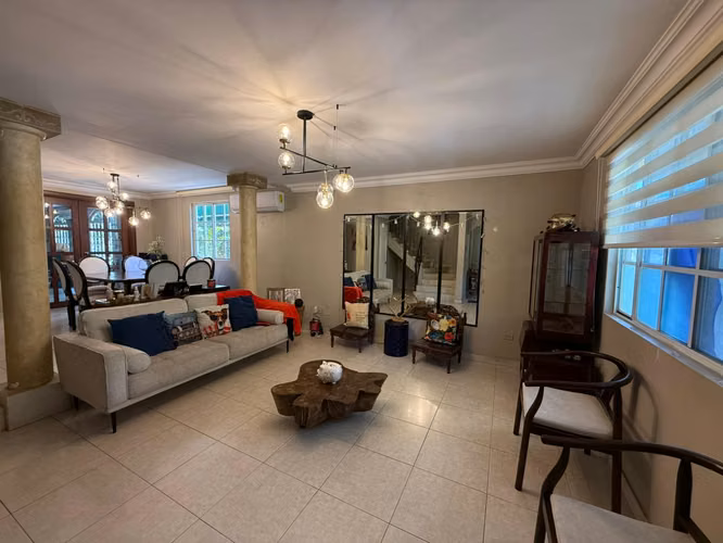 Casa en Altos de Panana residencial privado I con terraza  deposito 