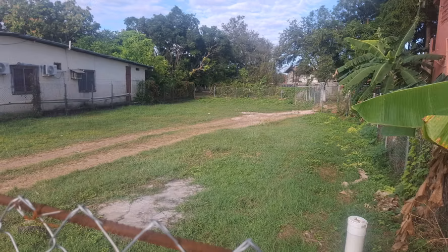 VENDO TERRENO EN LA VILLA DE LOS SANTOS CON EXCELENTE UBICACIÓN