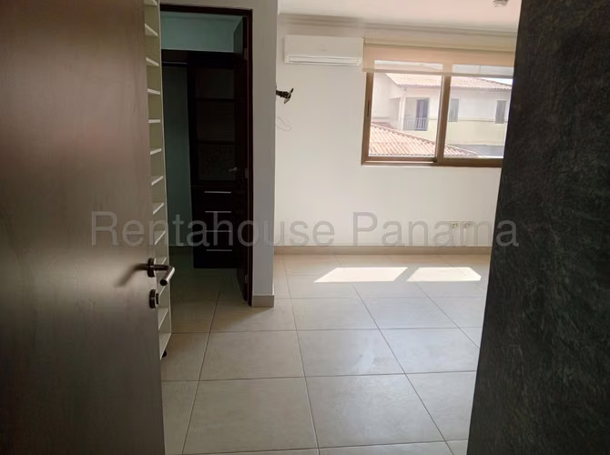 Townhouse en venta Panama Pacífico 27-2460 MMM