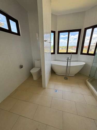 VENTA-Casa Nueva en Esquina a un Súper Precio! Residencial El Doral, Costa Sur/FOR SALE - New Corner House at a Super Pr - Imagen 11