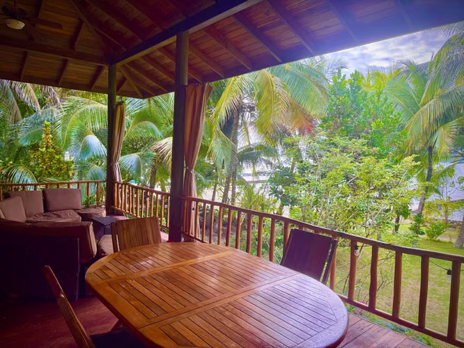 Fully Titled Waterfront Property Casa Alegria – 4BR House on Carenero (Private Dock ) - Imagen 3
