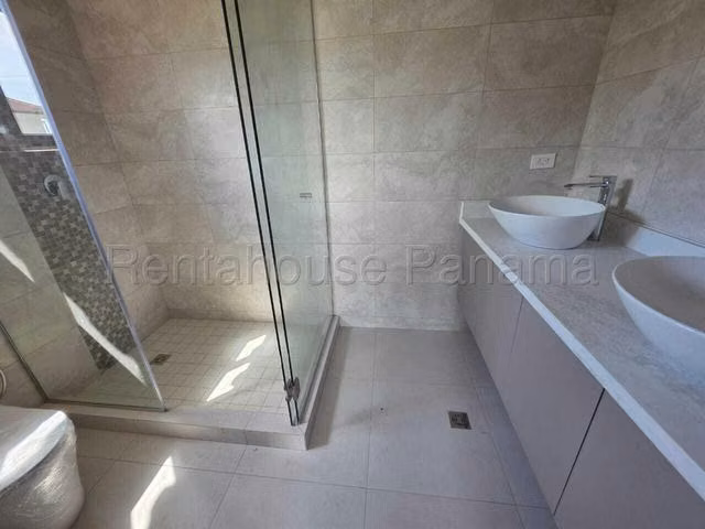 Casa en Venta en Costa Sur  JG