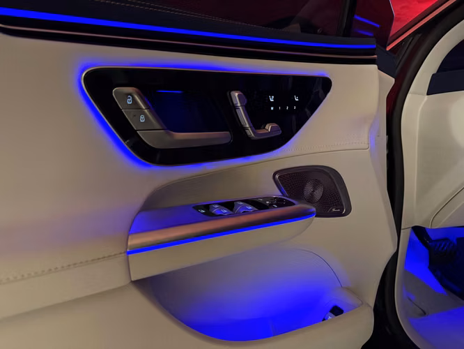 MERCEDES-BENZ EQE 500 4MATIC LUXURY 2025