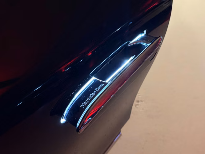 MERCEDES-BENZ EQE 500 4MATIC LUXURY 2025