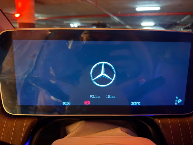 MERCEDES-BENZ EQE 500 4MATIC LUXURY 2025
